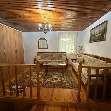 Geri Guesthouse Gjirokaster Luaran gambar