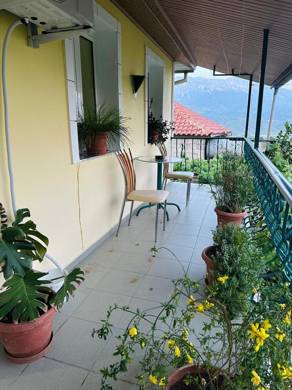 Geri Guesthouse Gjirokaster Luaran gambar