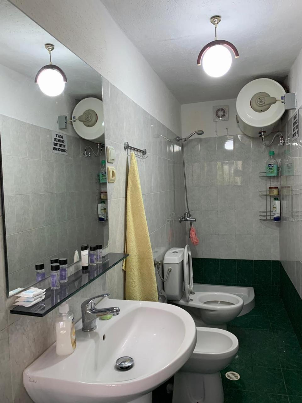 Geri Guesthouse Gjirokaster Luaran gambar