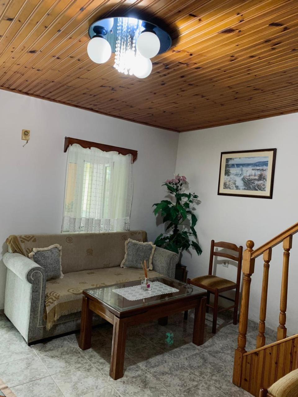 Geri Guesthouse Gjirokaster Luaran gambar